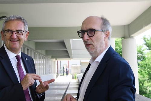 Il vicegovernatore Riccardi con il rettore dell'Università di Trieste Roberto Di Lenarda.